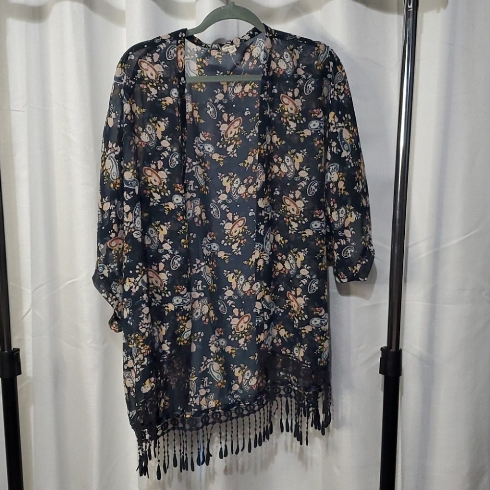 Eyeshadow Kimono